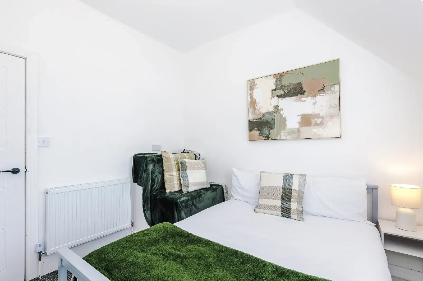 The Retreat | Contractors Paradise | Next to M60 in 92 Victoria Avenue, Manchester, M9 0RE, United Kingdom - Property image 24 - VivreStays