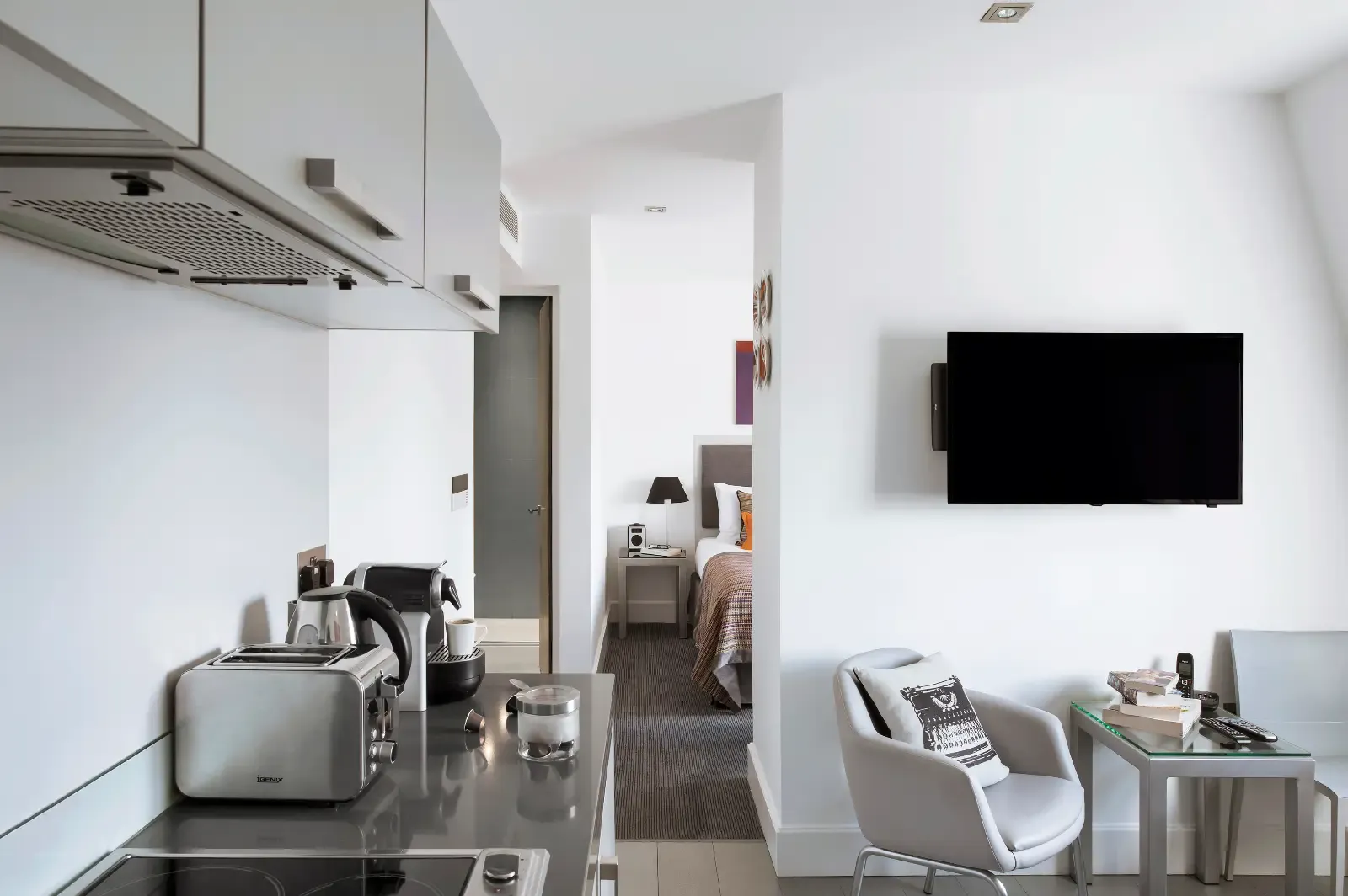 Templeton Place by Supercity Aparthotels - Premier One Bedroom Suite with terrace serviced apartment - London - VivreStays