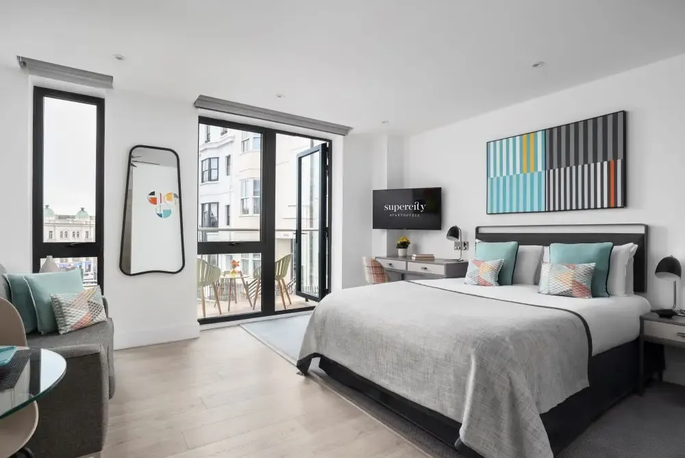 Q Square by Supercity Aparthotels - Studio Suite with terrace in 11 Queen's Square, BN1 3FD - Property image 3 - VivreStays
