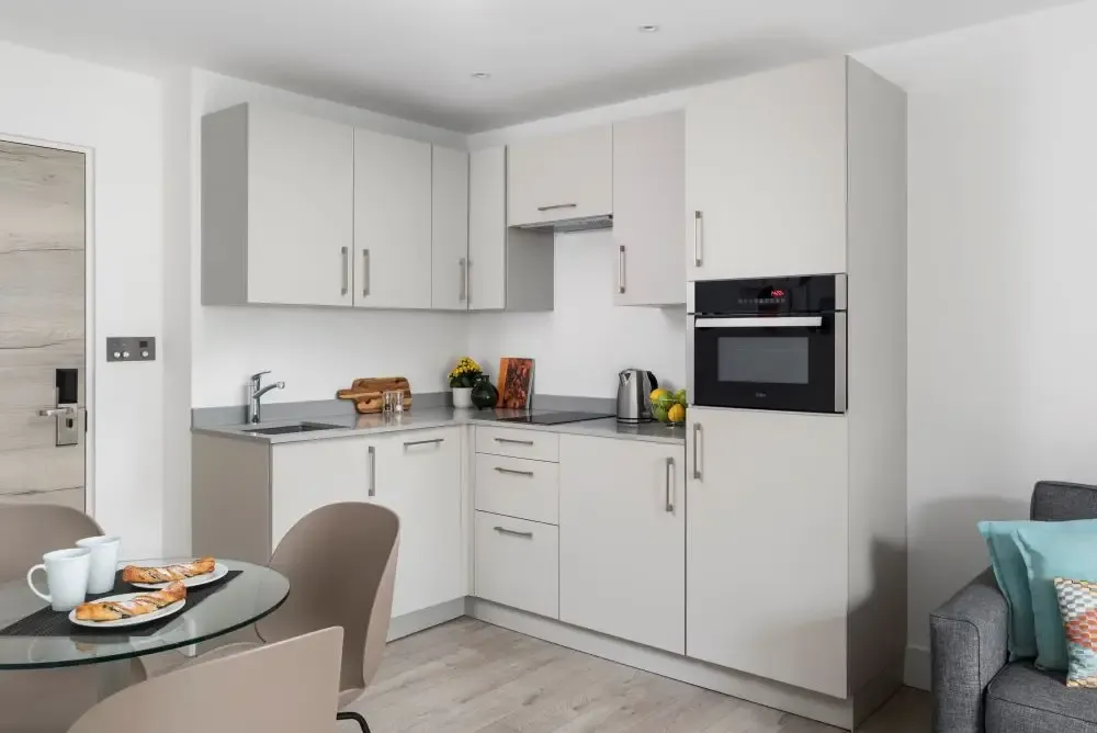 Q Square by Supercity Aparthotels - Studio Suite with sea view and terrace in 11 Queen's Square, BN1 3FD - Property image 3 - VivreStays