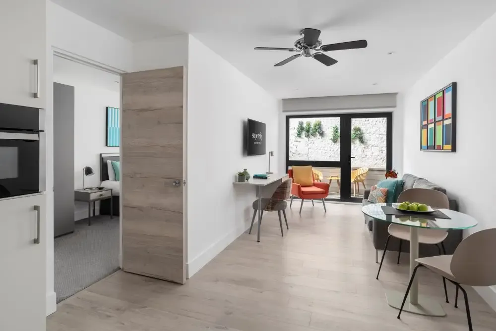 View Q Square by Supercity Aparthotels - One Bedroom Executive Suite with terrace Q Square by Supercity Aparthotels - One Bedroom Executive Suite with terrace serviced apartment - Brighton - VivreStays