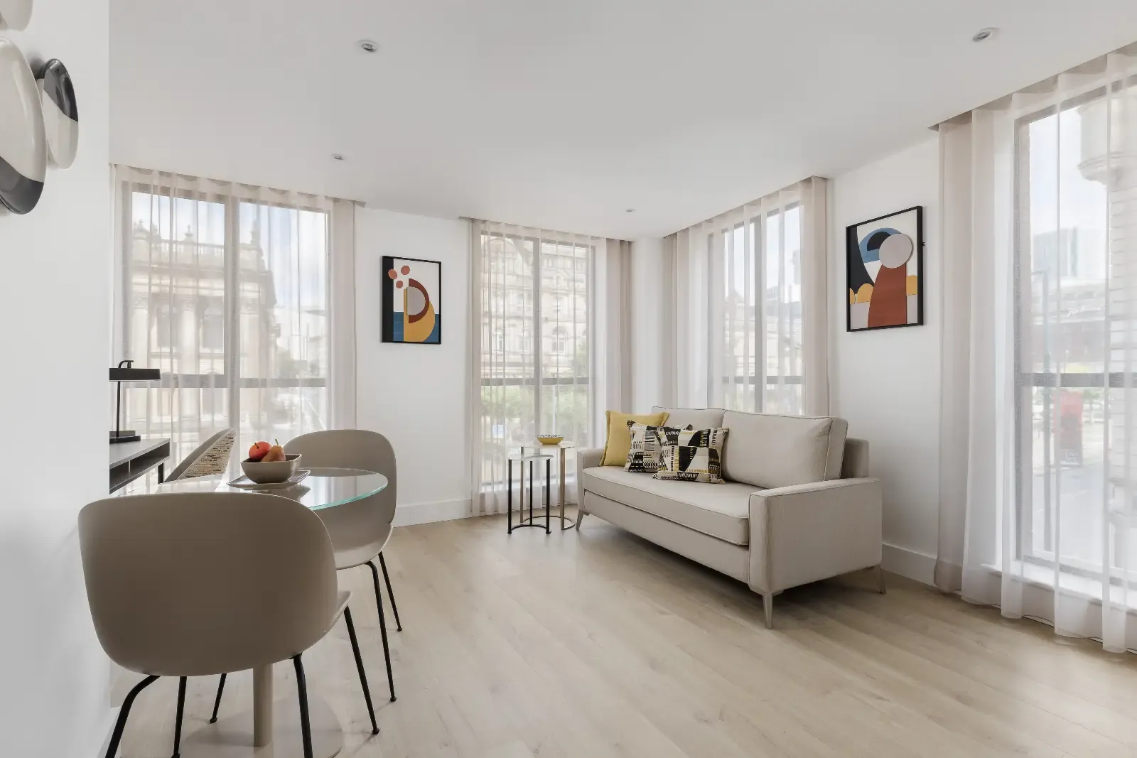 The Jubilee by Supercity Aparthotels - One Bedroom Executive Suite serviced apartment - Leeds - VivreStays