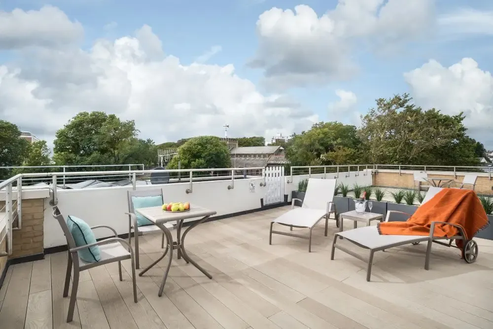 Q Square by Supercity Aparthotels - One Bedroom Penthouse Suite in 11 Queen's Square, BN1 3FD - Property image 4 - VivreStays