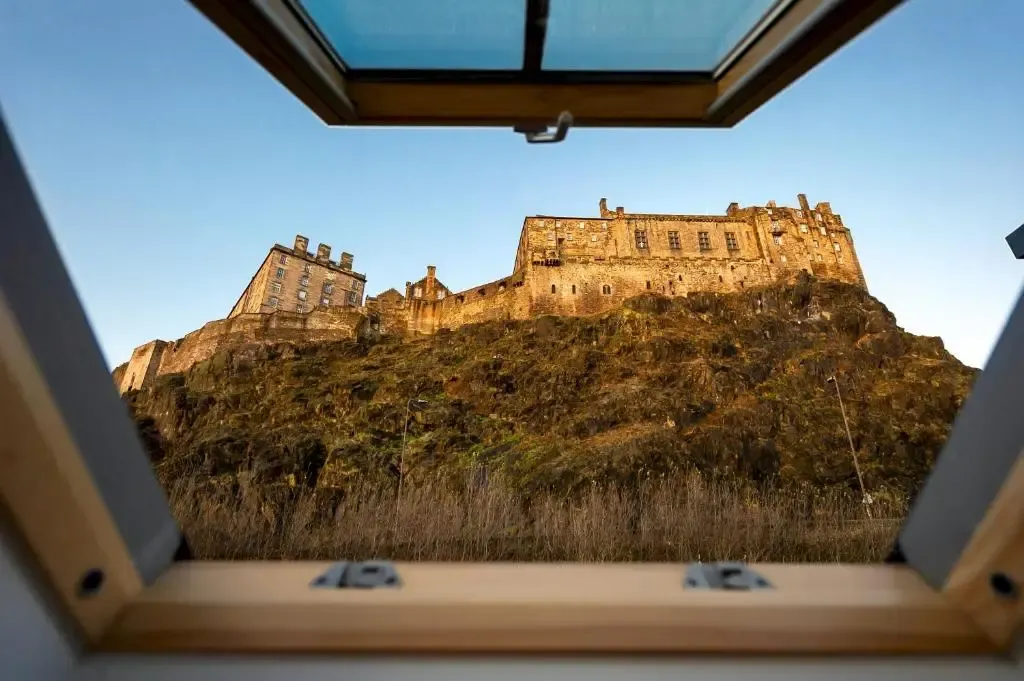 View Central Grassmarket Studio Apartment with Castle View | Sleeps 2 Central Grassmarket Studio Apartment with Castle View | Sleeps 2 serviced apartment - Edinburgh - VivreStays