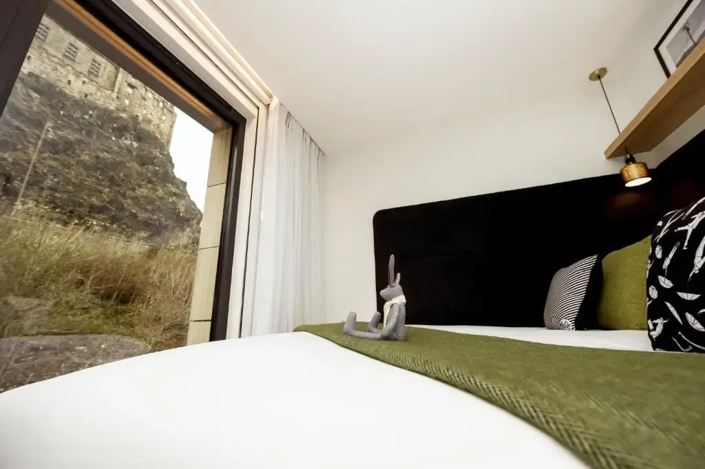 Edinburgh Grassmarket Apartment with Castle View | 1 Bedroom | Sleeps 4 in 26 King's Stables Road, Edinburgh, EH1 2JY, United Kingdom - Property image 2 - VivreStays
