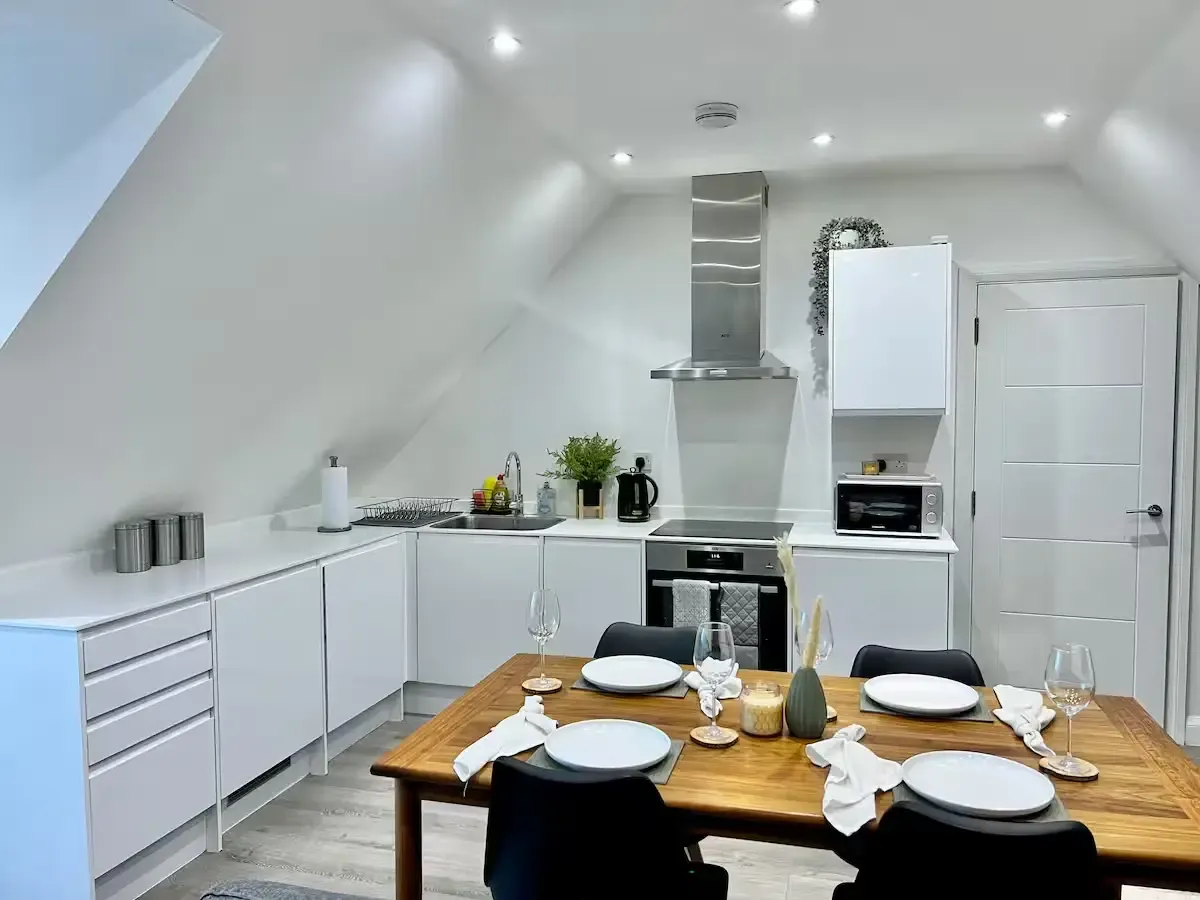The Crown by Mia Partners in 1 Shenley Road, WD6 1AA - Property image 7 - VivreStays