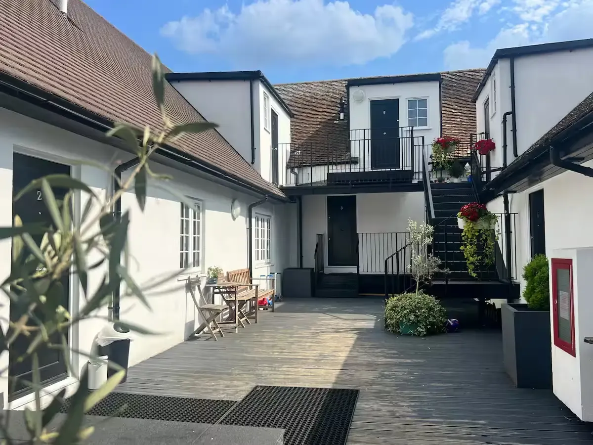 The Crown by Mia Partners in 1 Shenley Road, WD6 1AA - Property image 9 - VivreStays