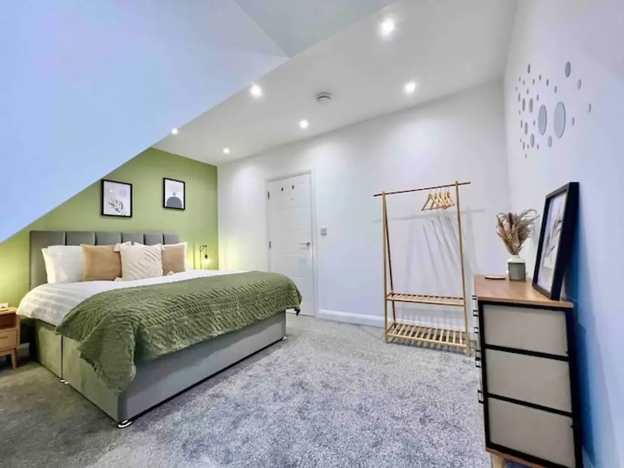 2 bed, 1 bath | FREE on-site Parking | Shenley Road WD6 in WD6 1AA - Property image 4 - VivreStays