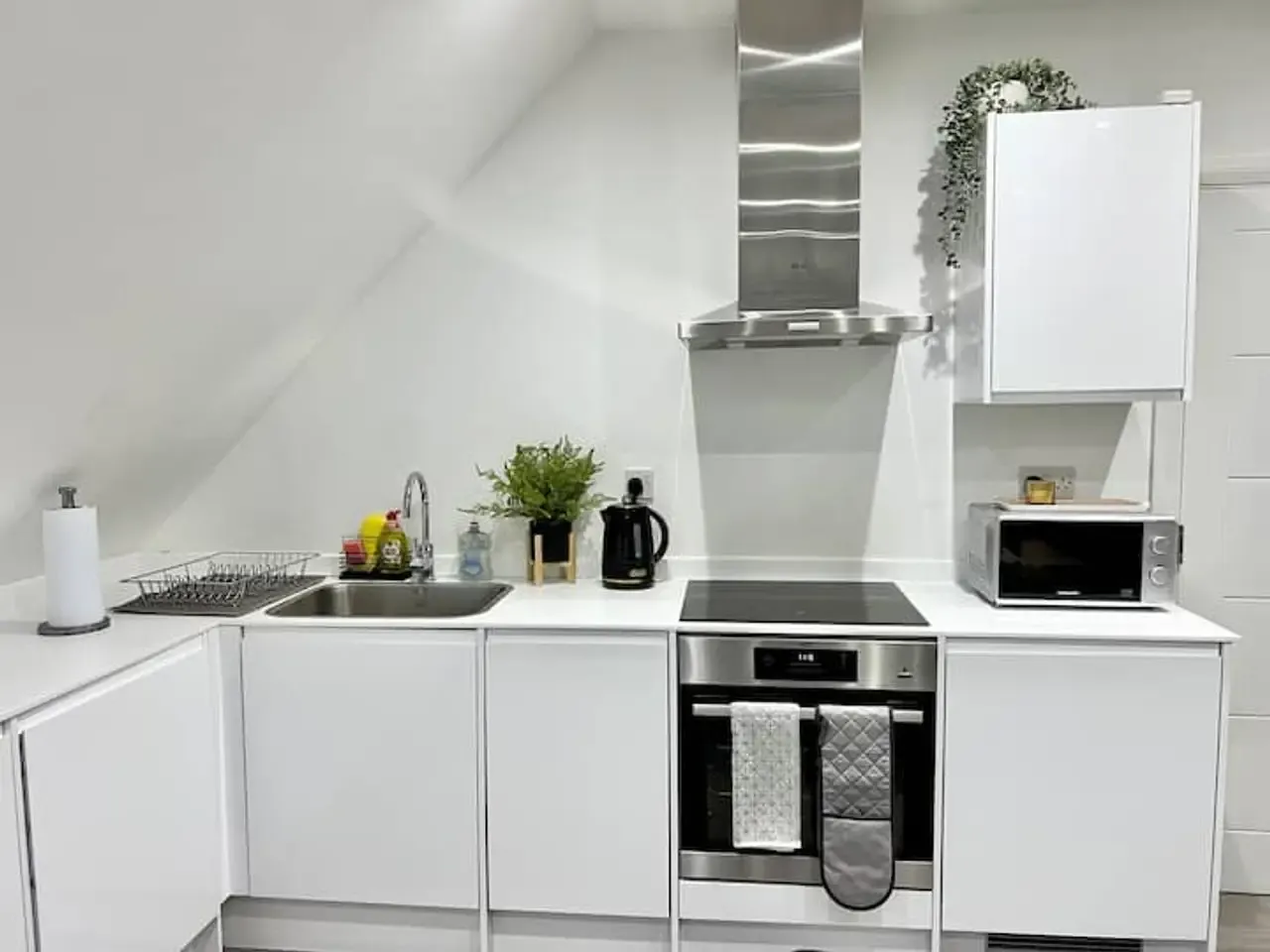 2 bed, 1 bath | FREE on-site Parking | Shenley Road WD6 in WD6 1AA - Property image 9 - VivreStays