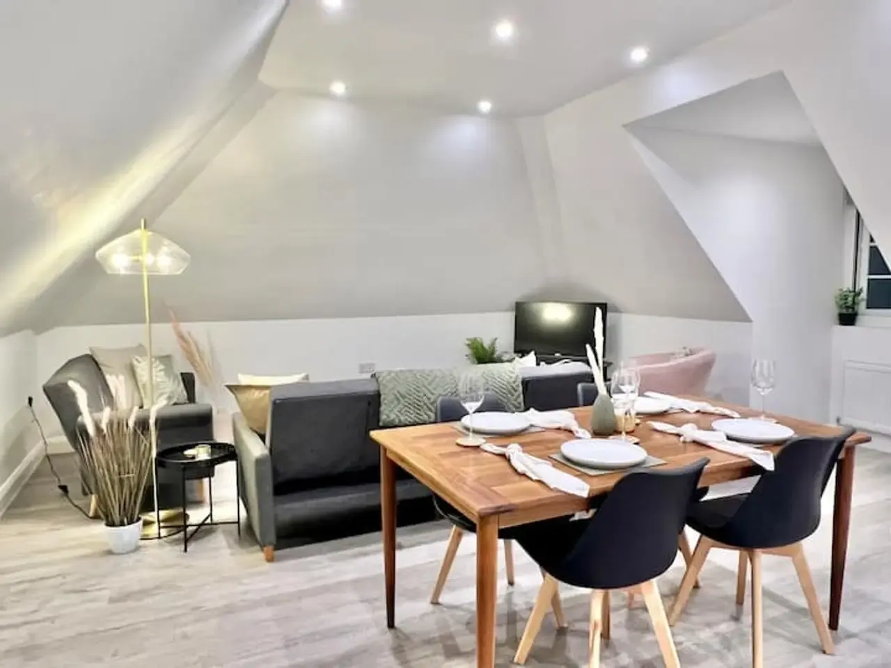 2 bed, 1 bath | FREE on-site Parking | Shenley Road WD6 in WD6 1AA - Property image 10 - VivreStays