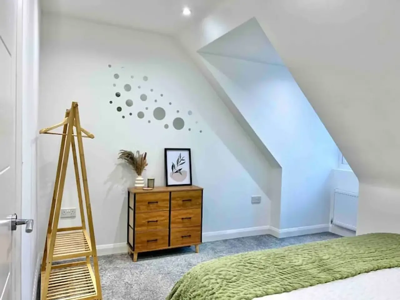 2 bed, 1 bath | FREE on-site Parking | Shenley Road WD6 in WD6 1AA - Property image 11 - VivreStays