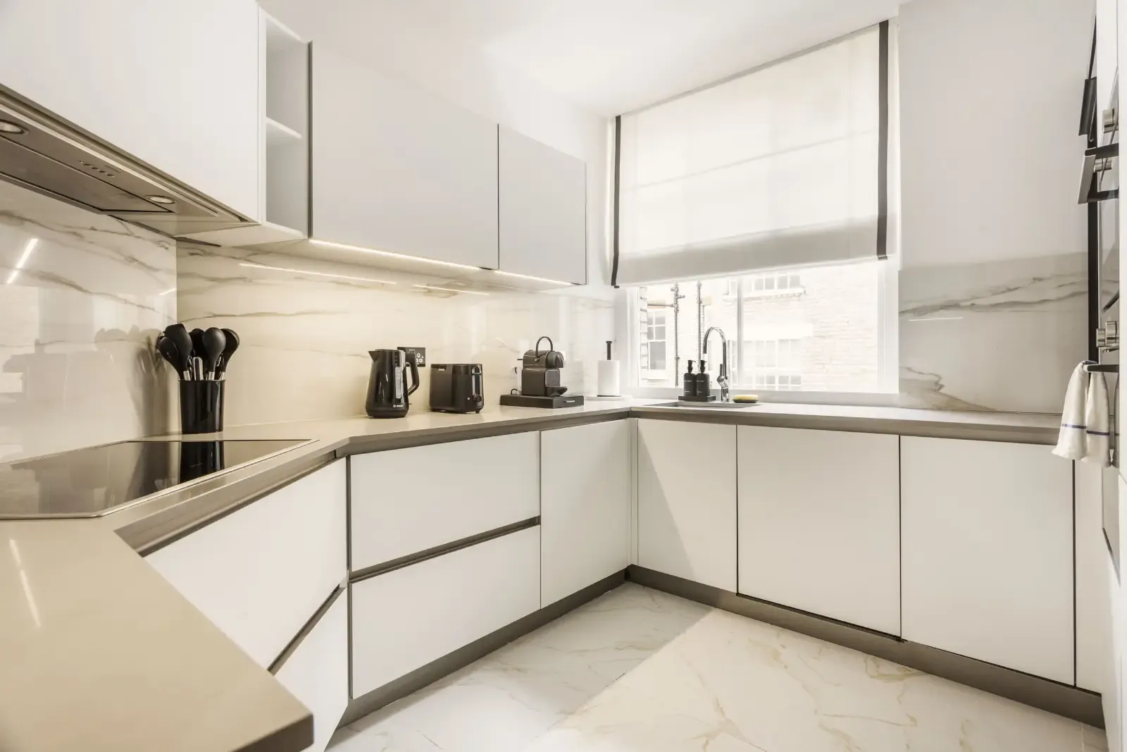 Spacious Marylebone 3BR Apartment | Near Hyde Park in 39 Upper Montagu Street, W1H 1FR - Property image 5 - VivreStays