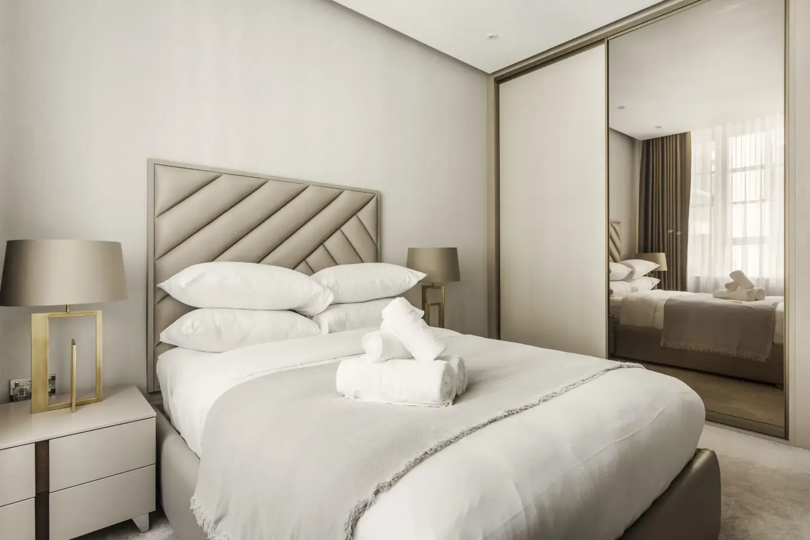 Spacious Marylebone 3BR Apartment | Near Hyde Park in 39 Upper Montagu Street, W1H 1FR - Property image 8 - VivreStays