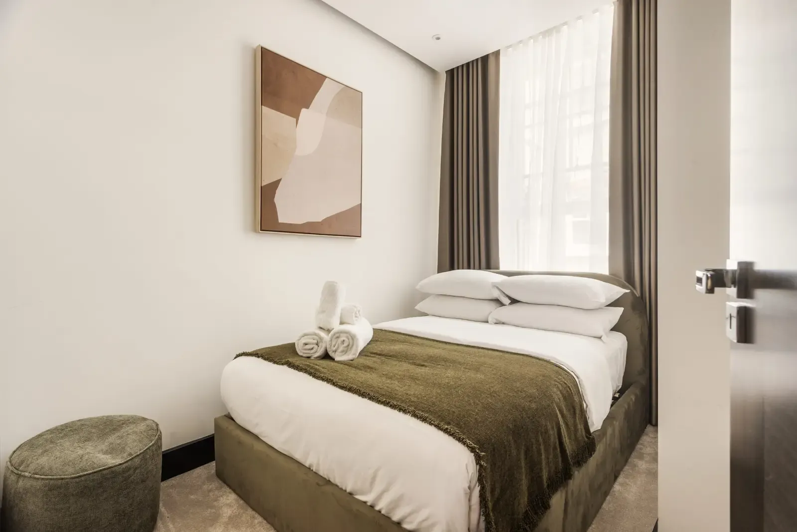 Spacious Marylebone 3BR Apartment | Near Hyde Park in 39 Upper Montagu Street, W1H 1FR - Property image 9 - VivreStays