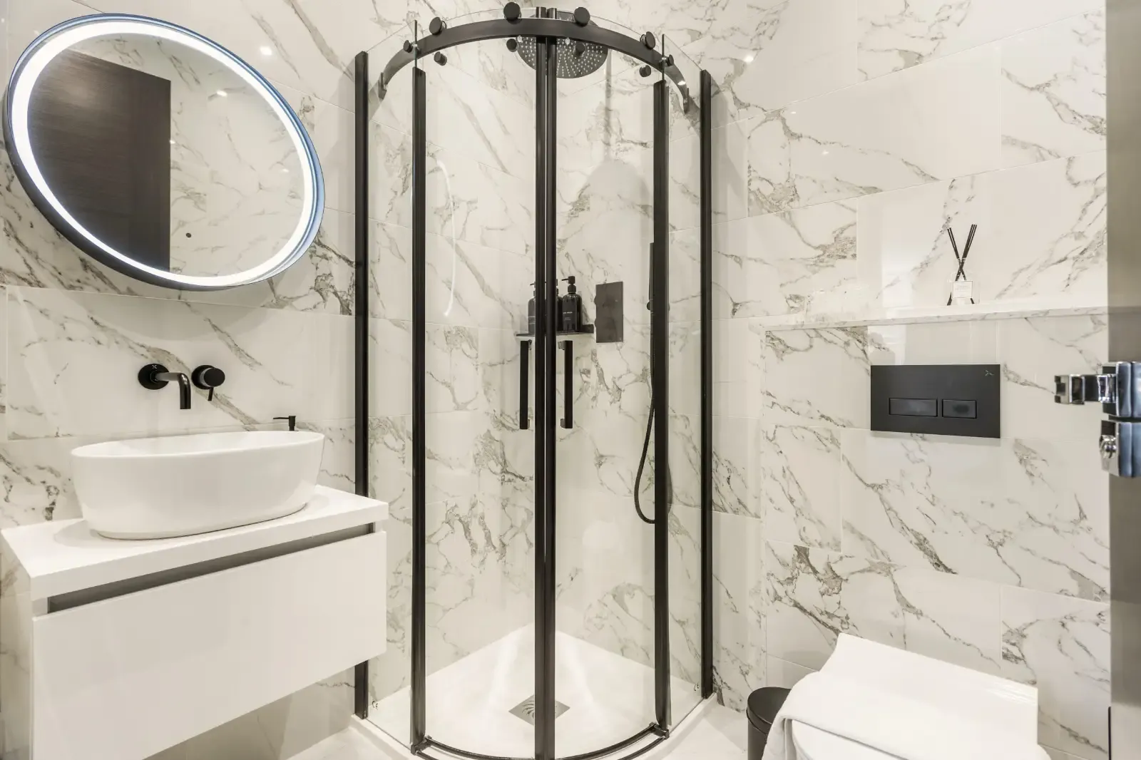 Spacious Marylebone 3BR Apartment | Near Hyde Park in 39 Upper Montagu Street, W1H 1FR - Property image 11 - VivreStays
