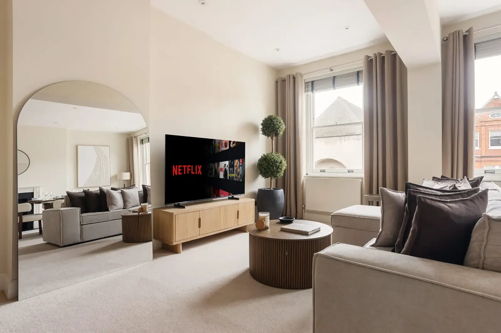 Elegant Knightsbridge 2BR Apartment | Near Harrods in 18 Cadogan Square, Kensington and Chelsea, London, SW1X 0JS, United Kingdom - Property image 3 - VivreStays