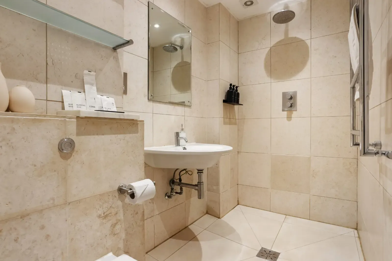Elegant Knightsbridge 2BR Apartment | Near Harrods in 18 Cadogan Square, Kensington and Chelsea, London, SW1X 0JS, United Kingdom - Property image 11 - VivreStays