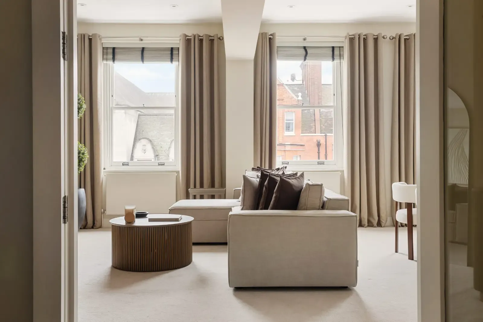 Elegant Knightsbridge 2BR Apartment | Near Harrods in 18 Cadogan Square, Kensington and Chelsea, London, SW1X 0JS, United Kingdom - Property image 18 - VivreStays