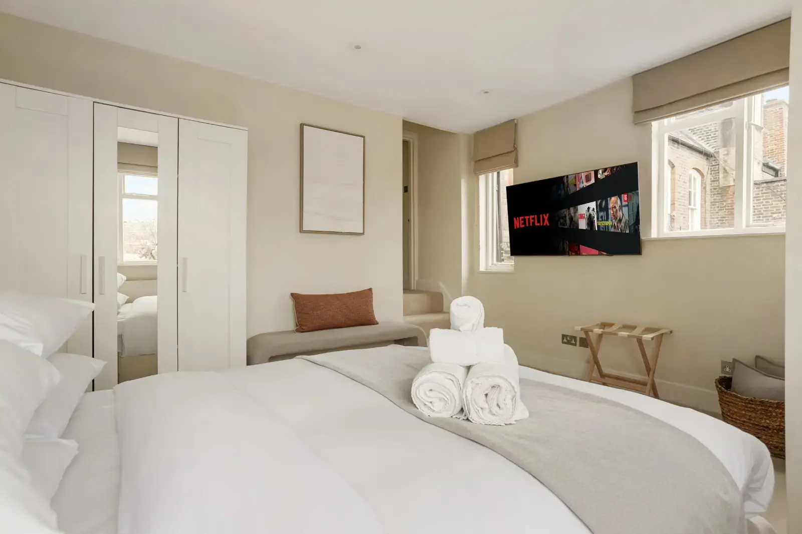 Elegant Knightsbridge 2BR Apartment | Near Harrods in 18 Cadogan Square, Kensington and Chelsea, London, SW1X 0JS, United Kingdom - Property image 28 - VivreStays