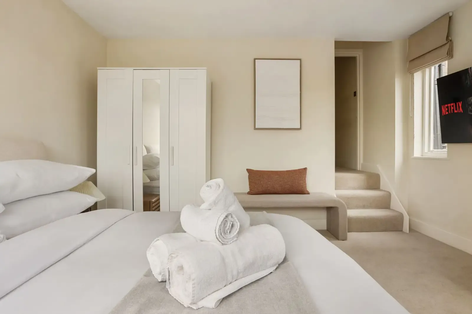 Elegant Knightsbridge 2BR Apartment | Near Harrods in 18 Cadogan Square, Kensington and Chelsea, London, SW1X 0JS, United Kingdom - Property image 29 - VivreStays