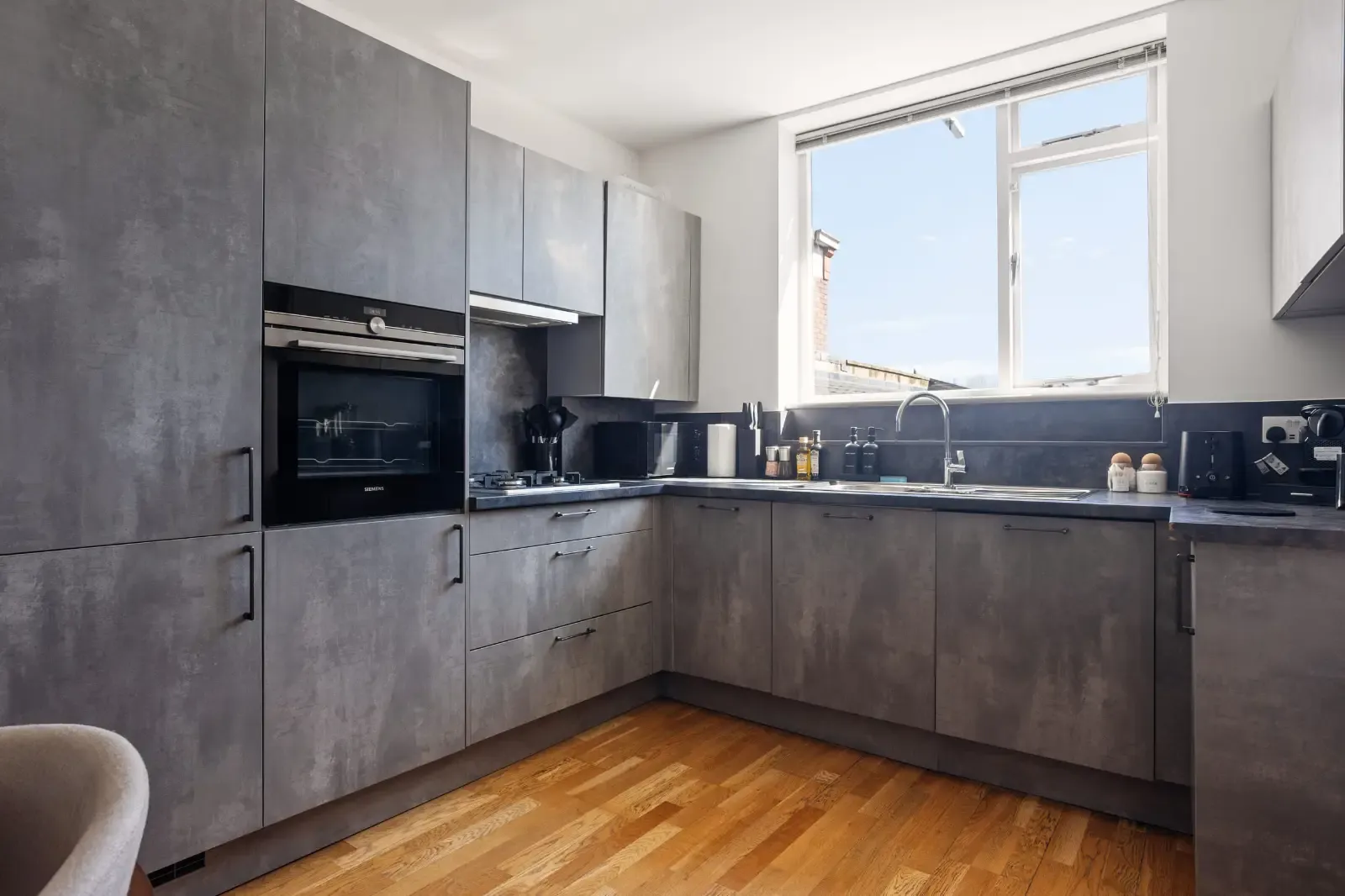 View 2BR Chelsea Apartment | Radnor Walk & Sloane Square in 39 Radnor Walk, SW3 4BP 2BR Chelsea Apartment | Radnor Walk & Sloane Square in 39 Radnor Walk, SW3 4BP - Property image 5 - VivreStays