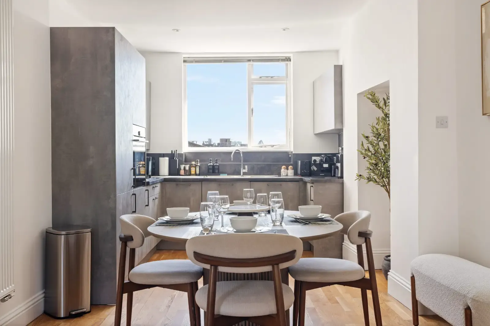 View 2BR Chelsea Apartment | Radnor Walk & Sloane Square in 39 Radnor Walk, SW3 4BP 2BR Chelsea Apartment | Radnor Walk & Sloane Square in 39 Radnor Walk, SW3 4BP - Property image 4 - VivreStays