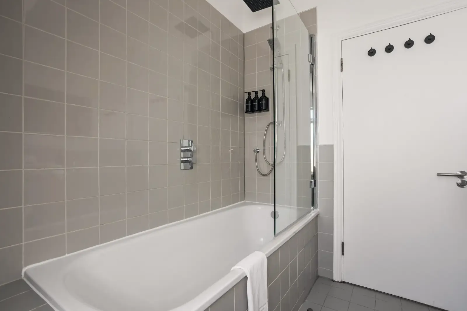 View 2BR Chelsea Apartment | Radnor Walk & Sloane Square in 39 Radnor Walk, SW3 4BP 2BR Chelsea Apartment | Radnor Walk & Sloane Square in 39 Radnor Walk, SW3 4BP - Property image 9 - VivreStays