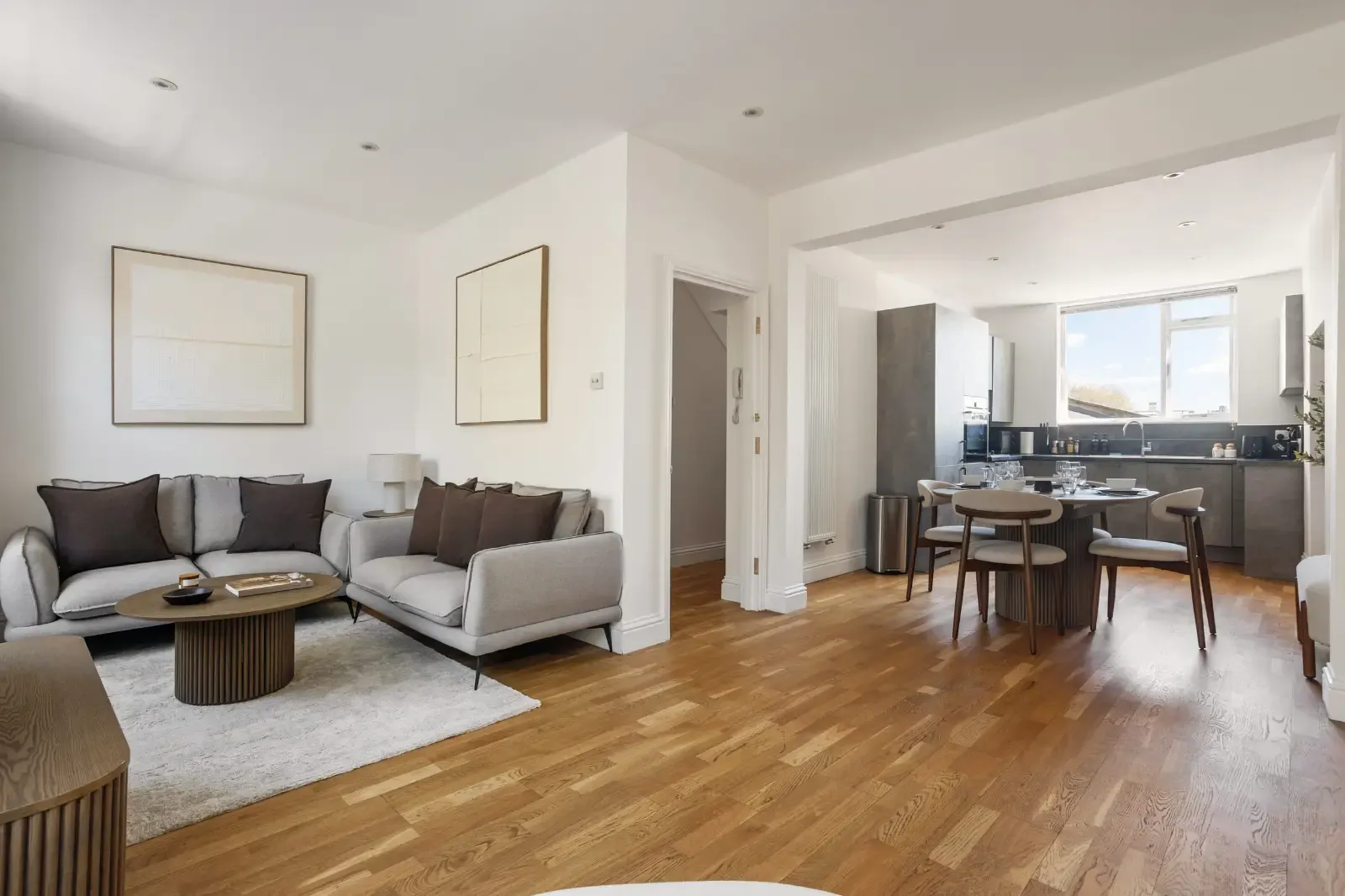 View 2BR Chelsea Apartment | Radnor Walk & Sloane Square in 39 Radnor Walk, SW3 4BP 2BR Chelsea Apartment | Radnor Walk & Sloane Square in 39 Radnor Walk, SW3 4BP - Property image 10 - VivreStays