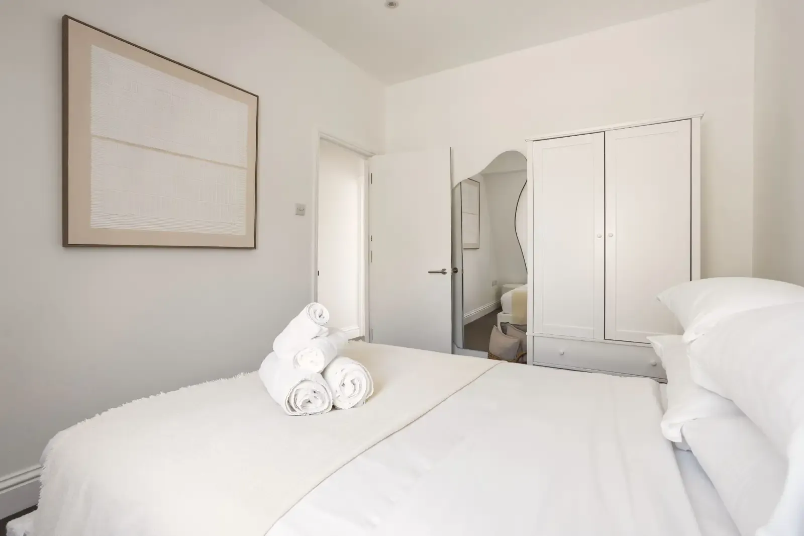View 2BR Chelsea Apartment | Radnor Walk & Sloane Square in 39 Radnor Walk, SW3 4BP 2BR Chelsea Apartment | Radnor Walk & Sloane Square in 39 Radnor Walk, SW3 4BP - Property image 15 - VivreStays