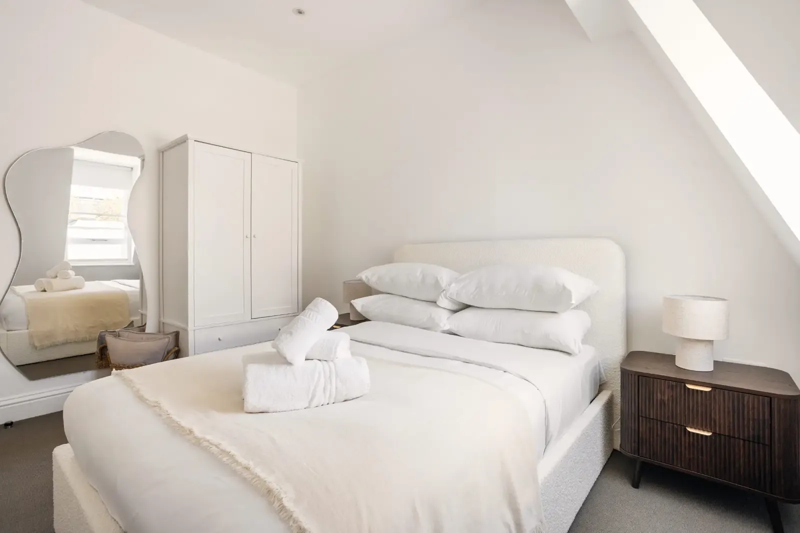 View 2BR Chelsea Apartment | Radnor Walk & Sloane Square in 39 Radnor Walk, SW3 4BP 2BR Chelsea Apartment | Radnor Walk & Sloane Square in 39 Radnor Walk, SW3 4BP - Property image 16 - VivreStays