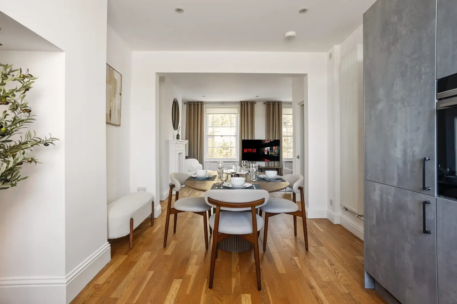 View 2BR Chelsea Apartment | Radnor Walk & Sloane Square in 39 Radnor Walk, SW3 4BP 2BR Chelsea Apartment | Radnor Walk & Sloane Square in 39 Radnor Walk, SW3 4BP - Property image 28 - VivreStays