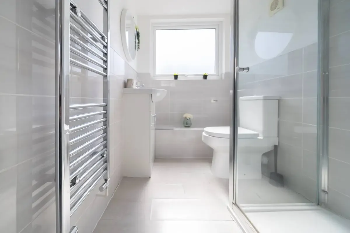 Spacious Cardiff 3BR Home | Free On-Site Parking in 11a Saint Peter's Street, Cardiff, CF24 3BA, United Kingdom - Property image 11 - VivreStays