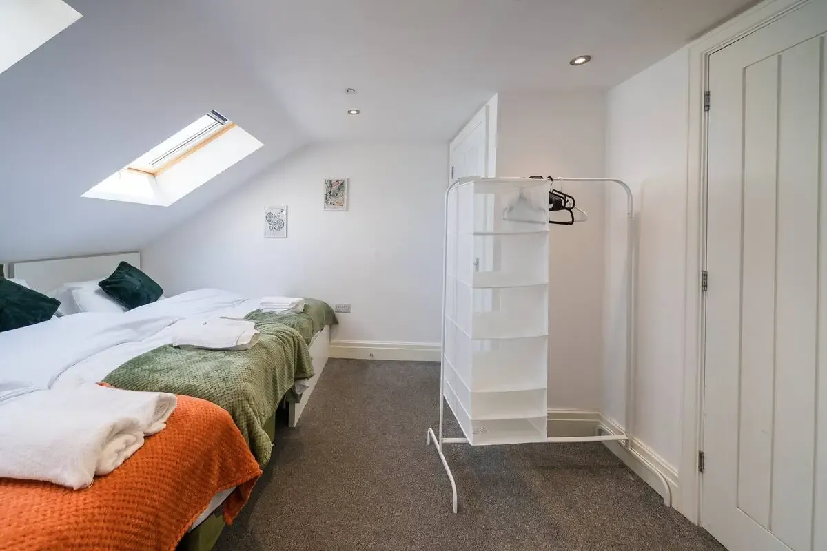 Spacious Cardiff 3BR Home | Free On-Site Parking in 11a Saint Peter's Street, Cardiff, CF24 3BA, United Kingdom - Property image 18 - VivreStays