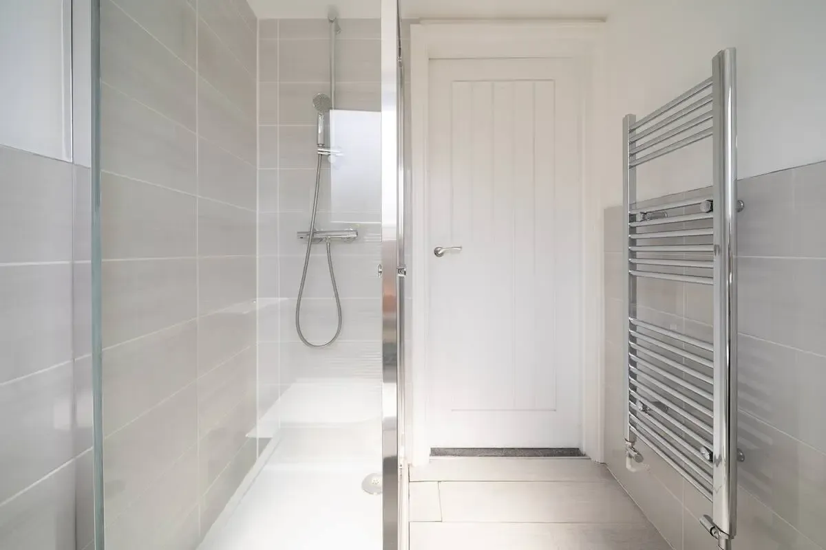 Spacious Cardiff 3BR Home | Free On-Site Parking in 11a Saint Peter's Street, Cardiff, CF24 3BA, United Kingdom - Property image 20 - VivreStays