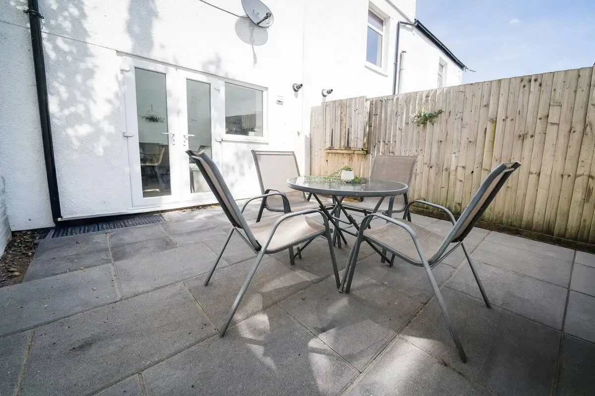 Spacious Cardiff 3BR Home | Free On-Site Parking in 11a Saint Peter's Street, Cardiff, CF24 3BA, United Kingdom - Property image 22 - VivreStays