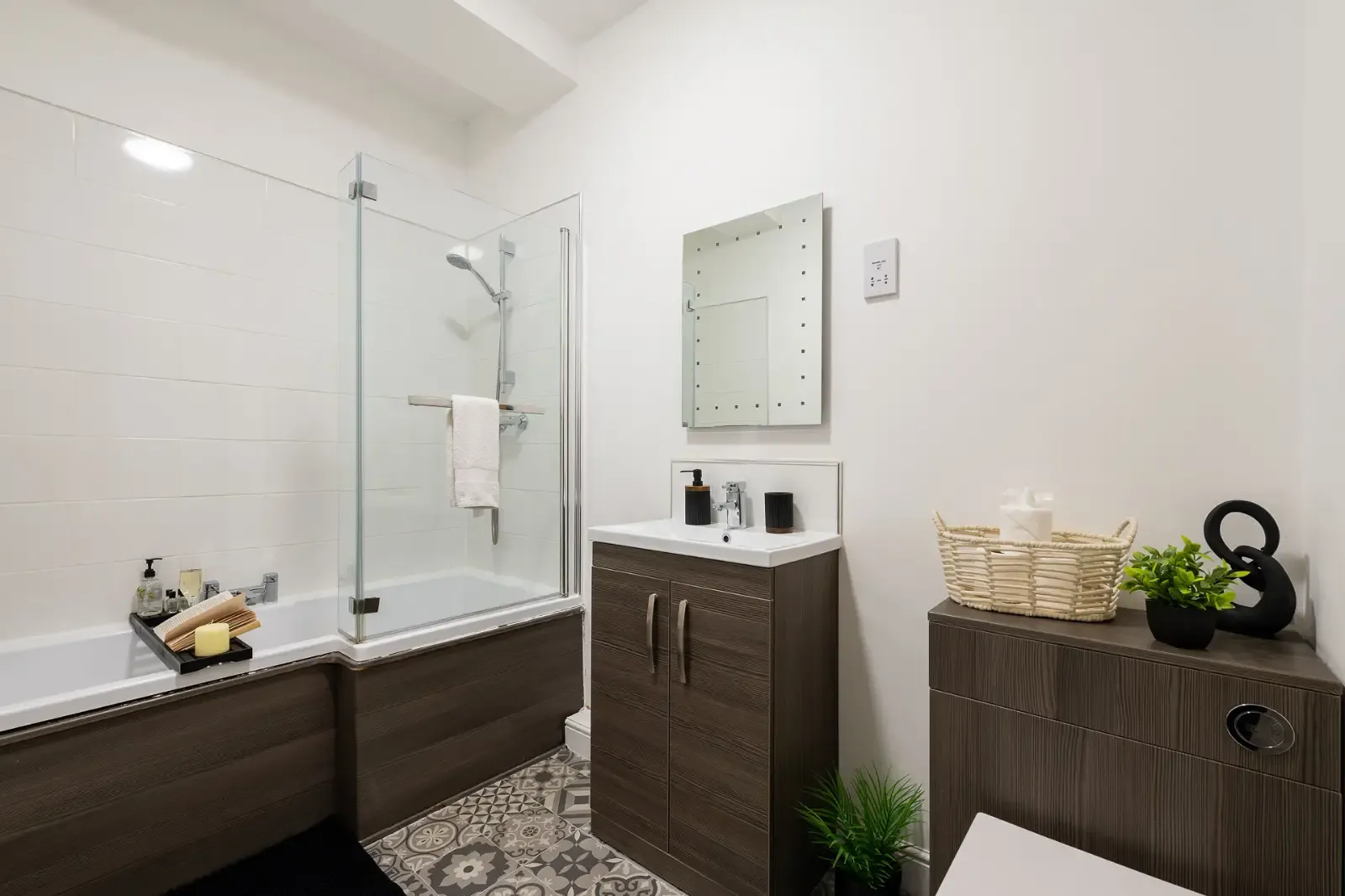 Spacious, Well-Equipped Apartment: Wi-Fi & Parking in NR30 2PA - Property image 11 - VivreStays