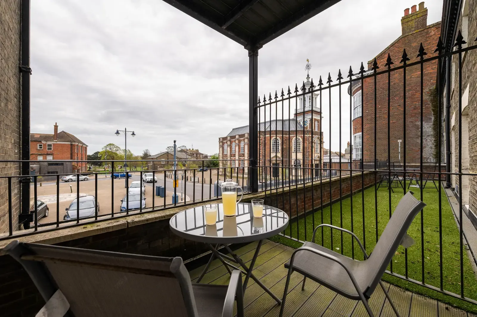 Spacious, Well-Equipped Apartment: Wi-Fi & Parking in NR30 2PA - Property image 14 - VivreStays