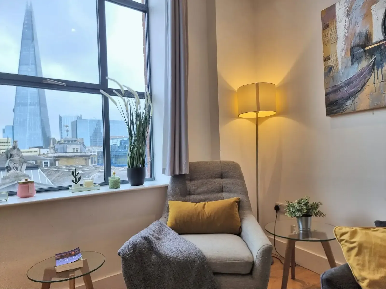Shard View Apartments two-bedroom in 19 St. Mary At Hill, EC3R 8EE - Property image 10 - VivreStays