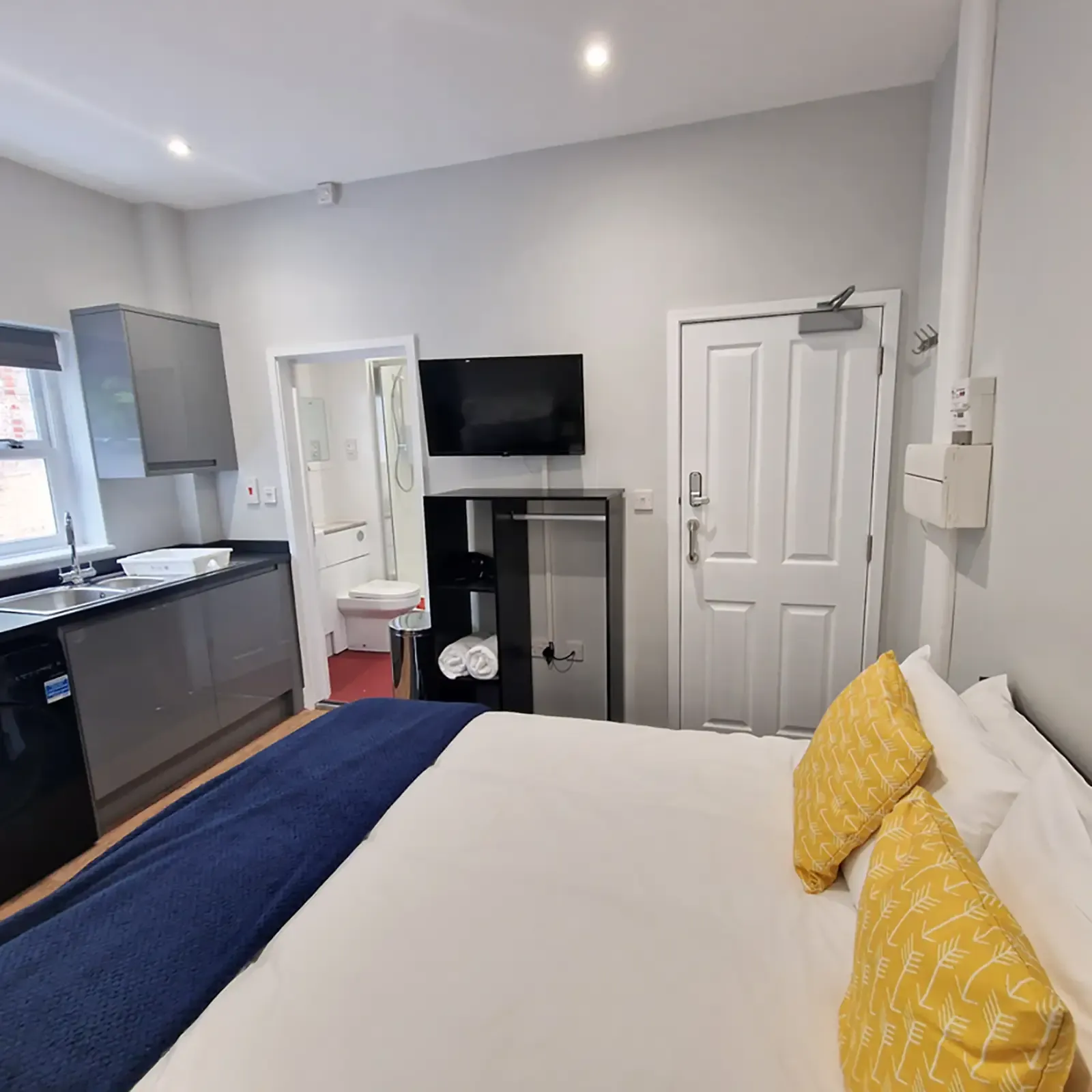 View RH Studio 3 RH Studio 3 serviced apartment - Norwich - VivreStays