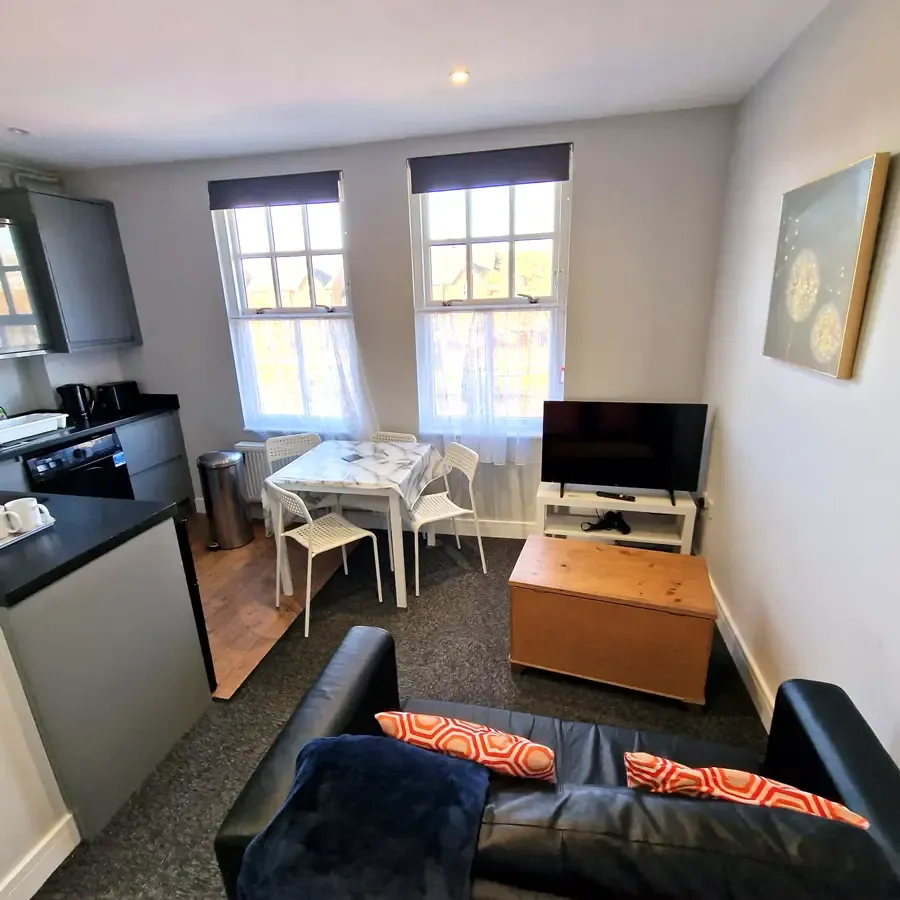 RH Apartment 4 in 19 Riverside Road, Norwich, NR1 1SR, United Kingdom - Property image 6 - VivreStays