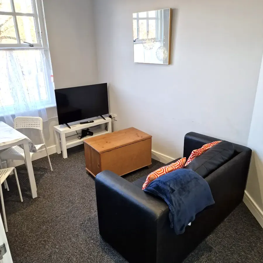 RH Apartment 4 in 19 Riverside Road, Norwich, NR1 1SR, United Kingdom - Property image 8 - VivreStays