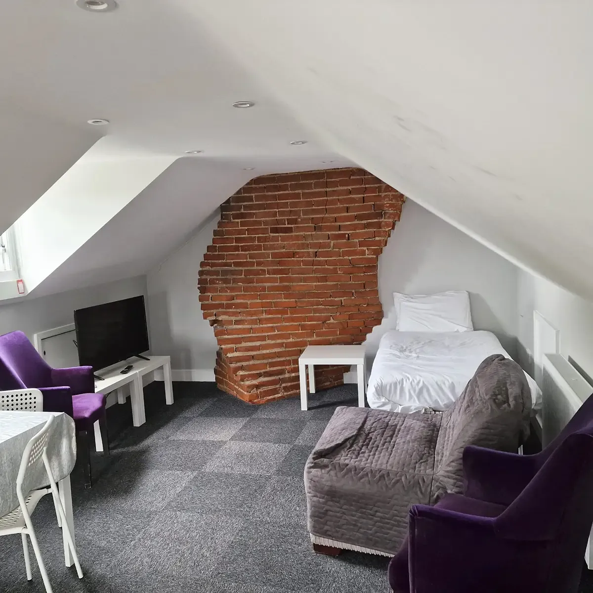 RH Apartment 5 in 19 Riverside Road, Norwich, NR1 1SR, United Kingdom - Property image 4 - VivreStays