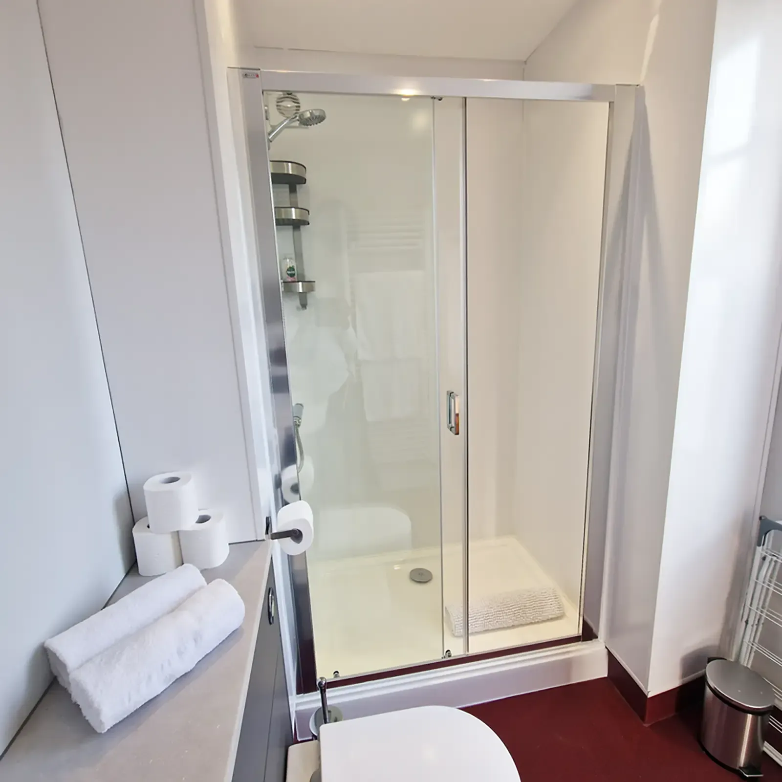 RH Apartment 5 in 19 Riverside Road, Norwich, NR1 1SR, United Kingdom - Property image 9 - VivreStays