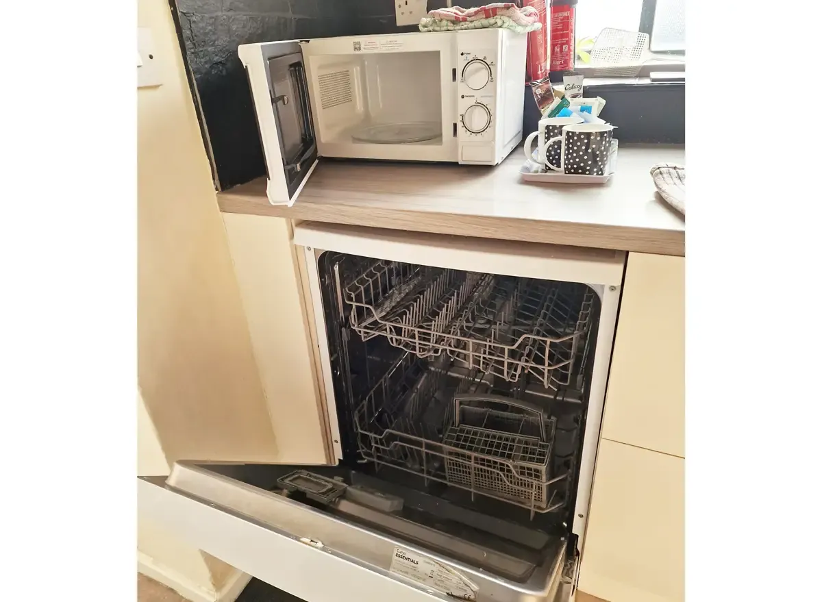 Trade Stay House in 39 Riverside Road, Norwich, NR1 1SR, United Kingdom - Property image 18 - VivreStays