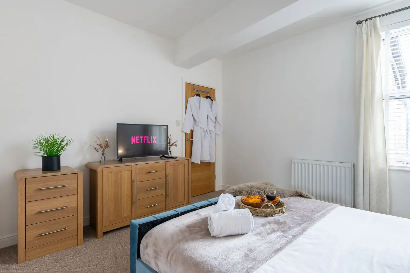 Modern Penthouse with Balcony - Near Beach & Town in NR30 2PA, Great Yarmouth, Norfolk, England, United Kingdom - Property image 9 - VivreStays