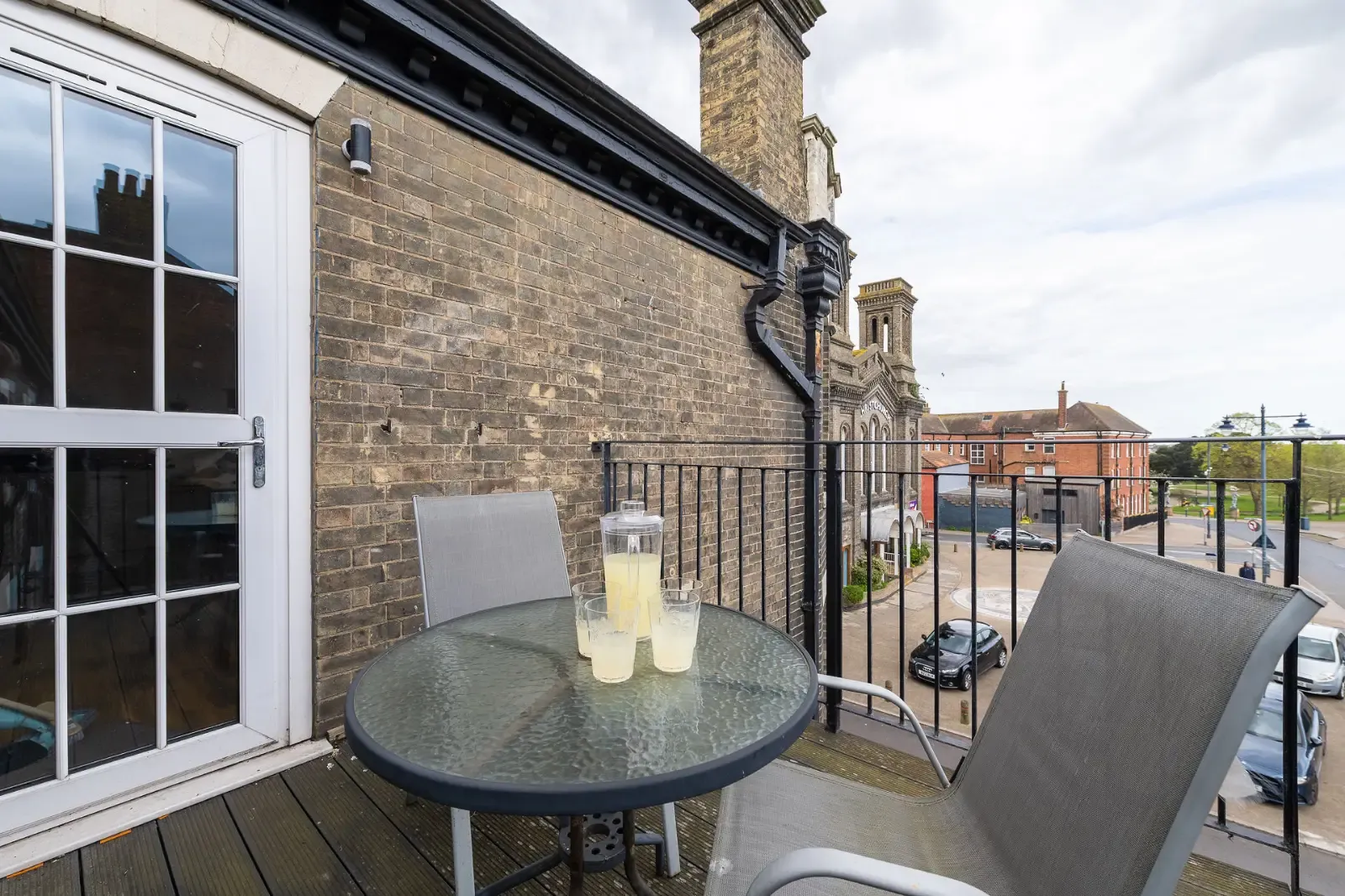 Modern Penthouse with Balcony - Near Beach & Town in NR30 2PA, Great Yarmouth, Norfolk, England, United Kingdom - Property image 11 - VivreStays