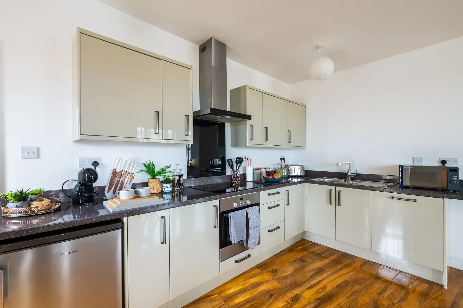 Modern Penthouse with Balcony - Near Beach & Town in NR30 2PA, Great Yarmouth, Norfolk, England, United Kingdom - Property image 4 - VivreStays