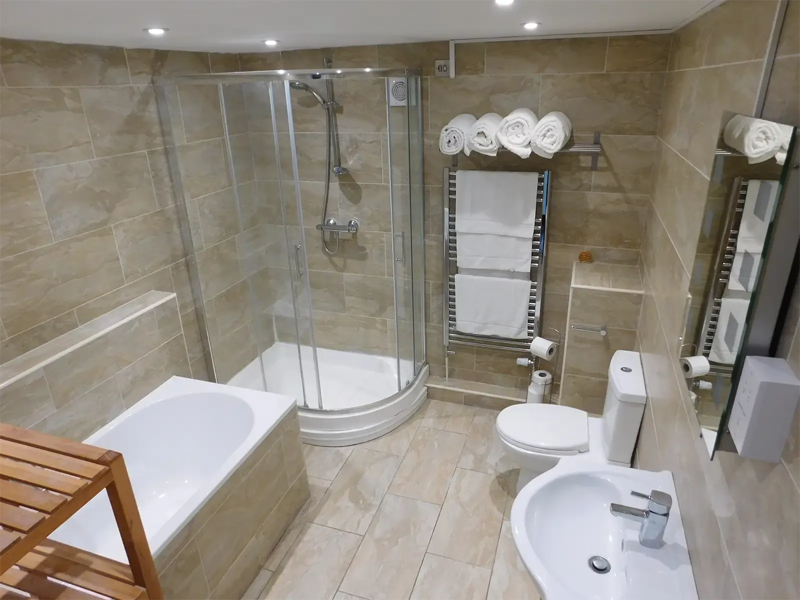 View Lodge 5 in 17 Colegate, NR3 1BN Lodge 5 in 17 Colegate, NR3 1BN - Property image 12 - VivreStays