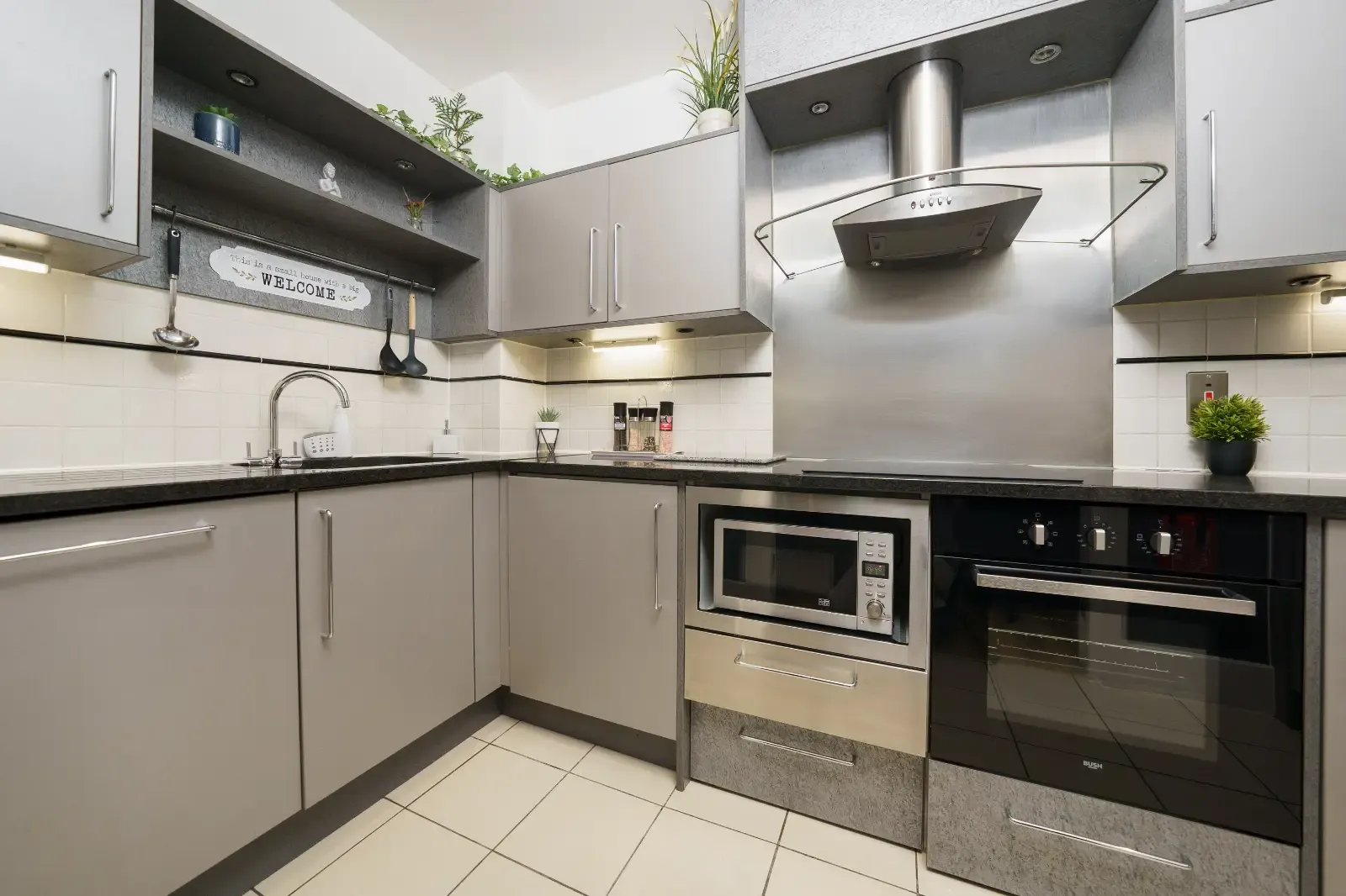 Vauxhall Central Apartment in SW8 2LS, London, Greater London, England, United Kingdom - Property image 2 - VivreStays