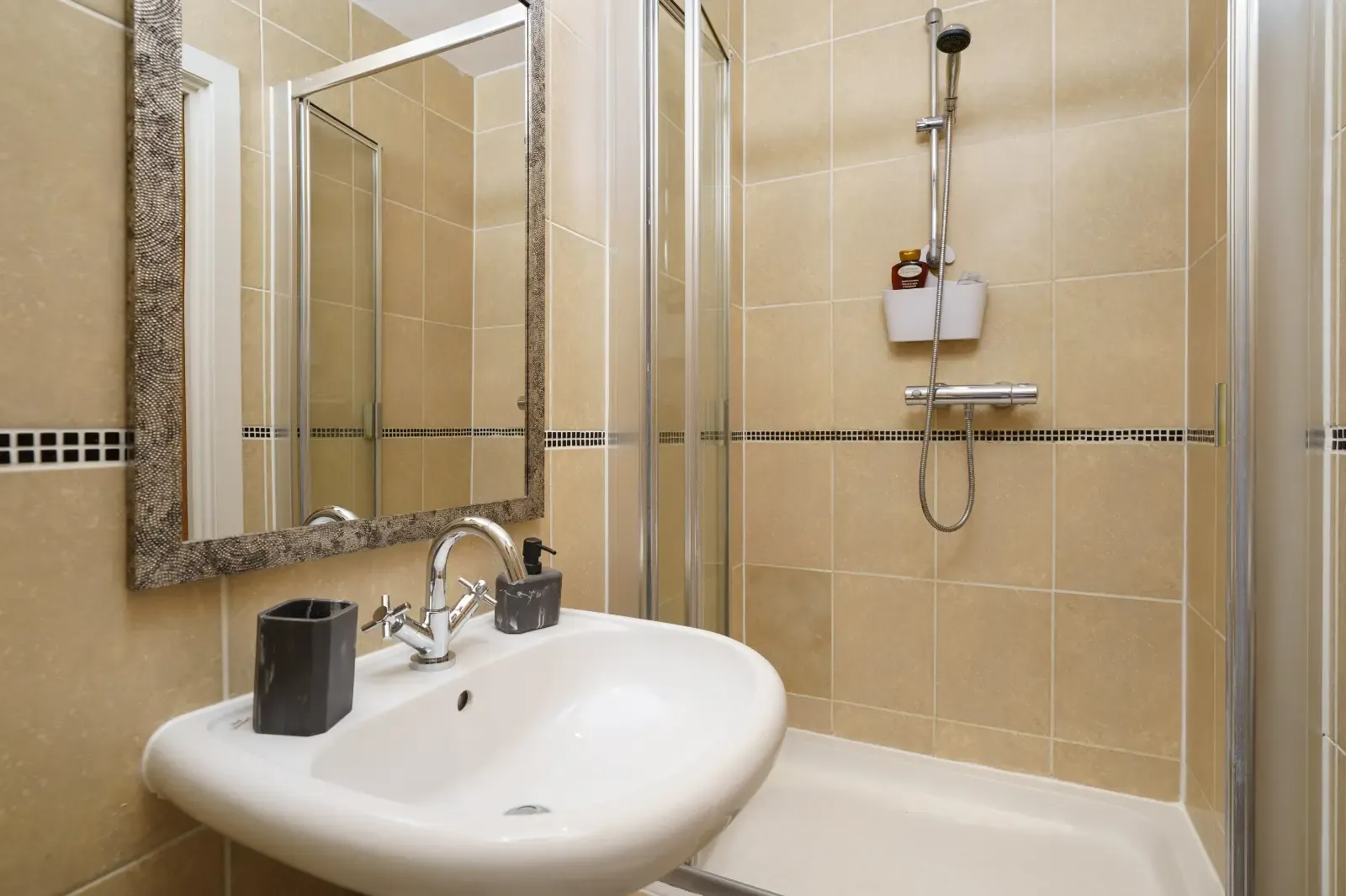 Vauxhall Central Apartment in SW8 2LS, London, Greater London, England, United Kingdom - Property image 12 - VivreStays